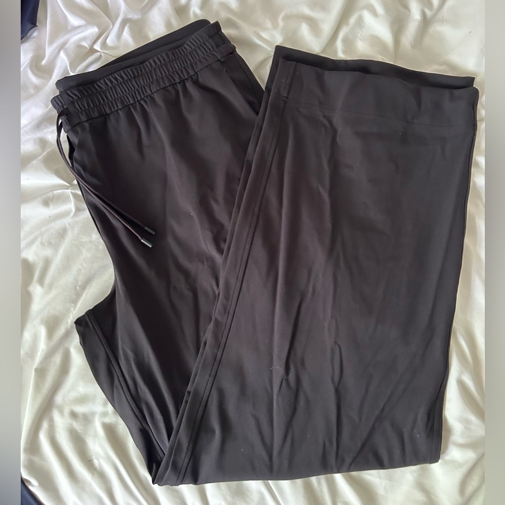 Lululemon pants size xl, 2 minor imperfections